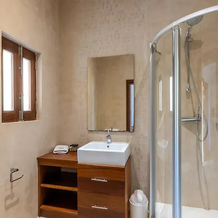 Onefifty Gozitan And Pool - Happy Apartment Il-Pergla