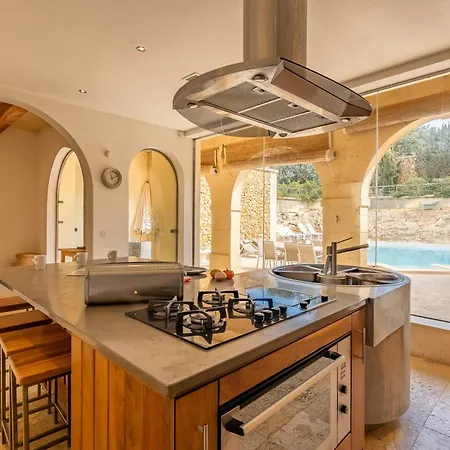 Onefifty Gozitan And Pool Il-Pergla