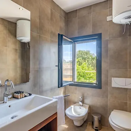 Onefifty Gozitan And Pool