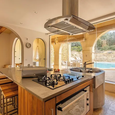 Onefifty Gozitan And Pool