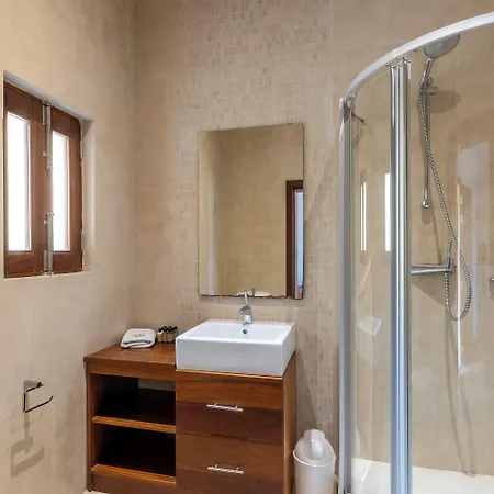 Onefifty Gozitan And Pool